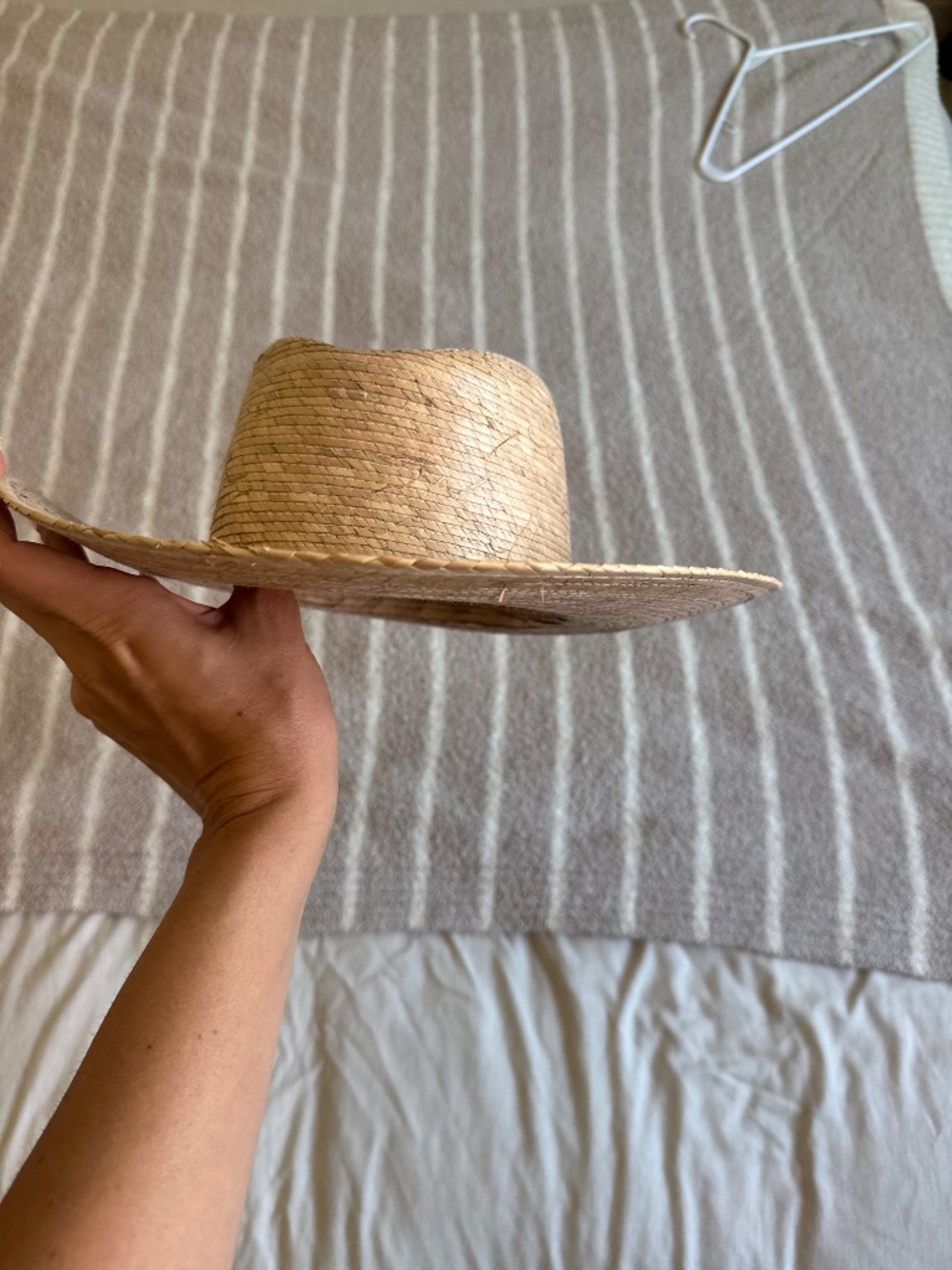 Straw beach hat - Picture 2 of 3